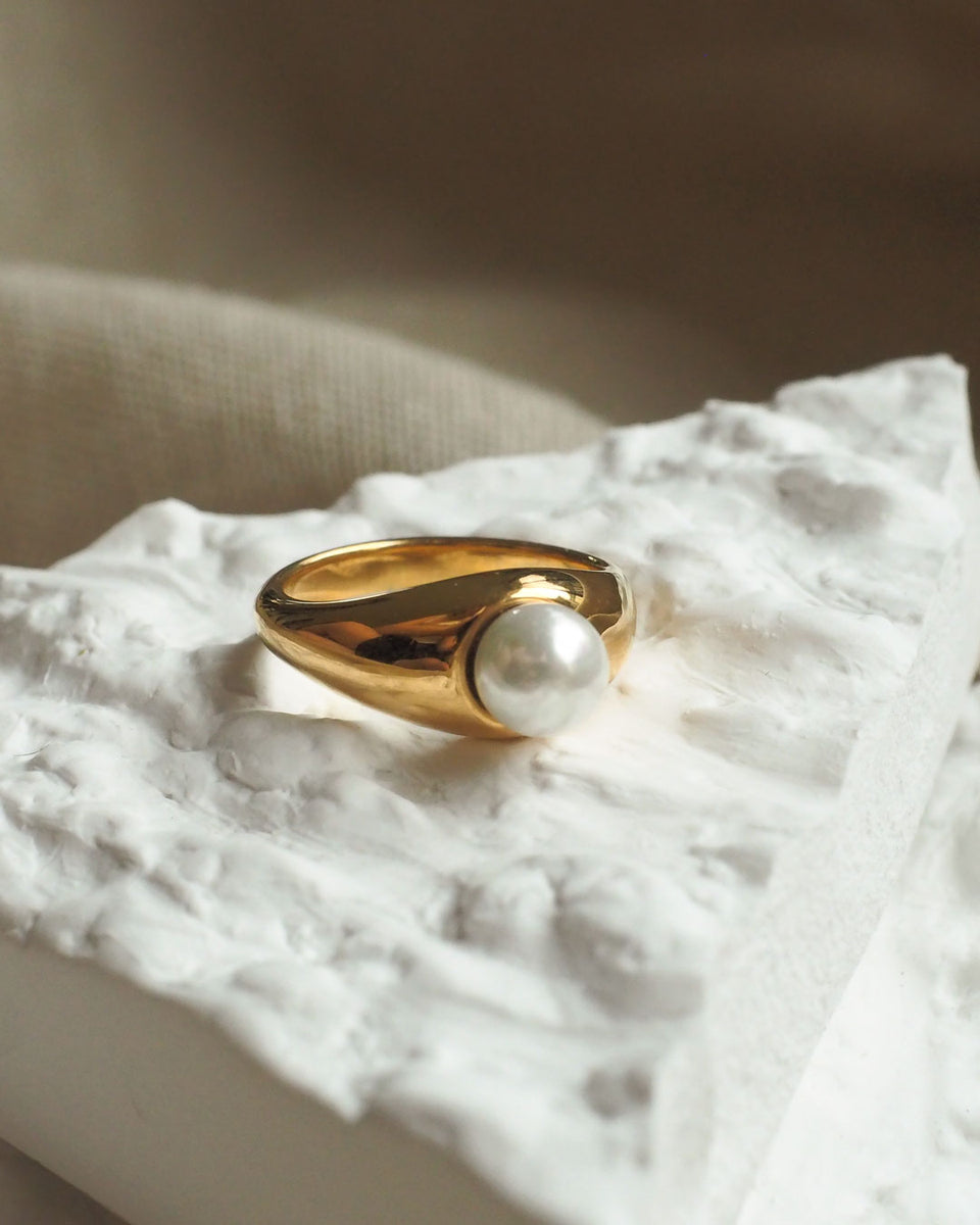 Pearl gold store ring design