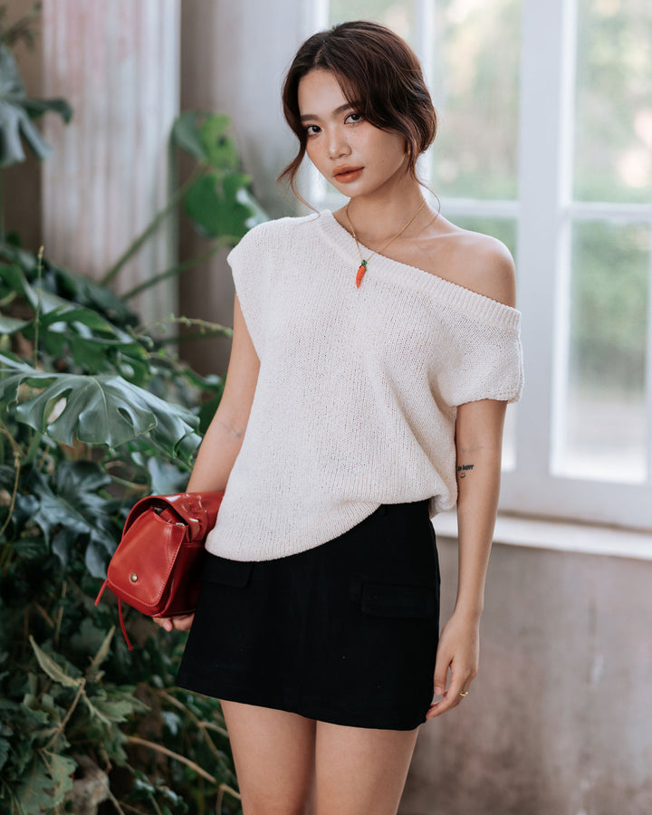 One shoulder knit top (2 colours)