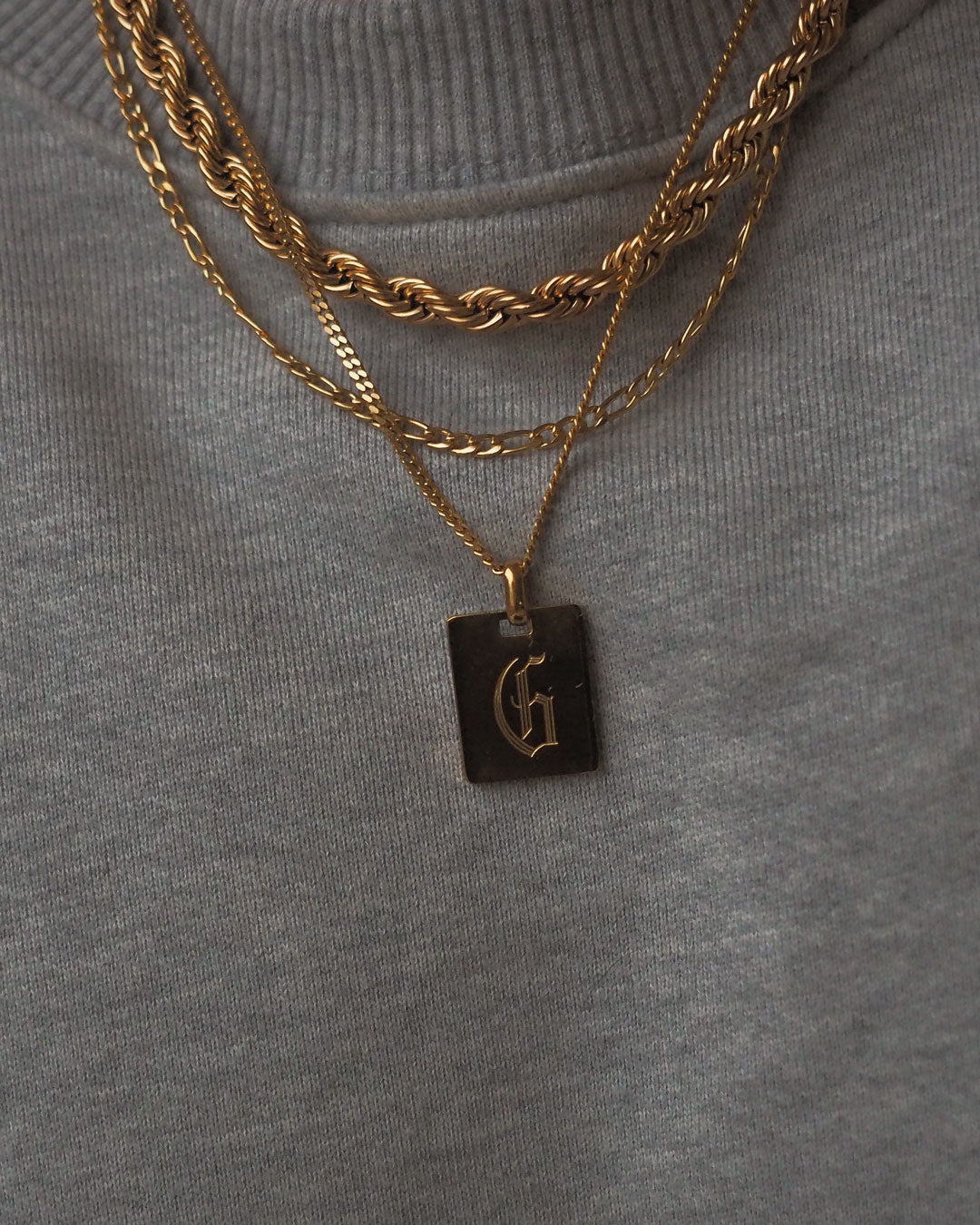 18k Gold Plated - Grassetto Old English Initial Necklace - Katherynloche